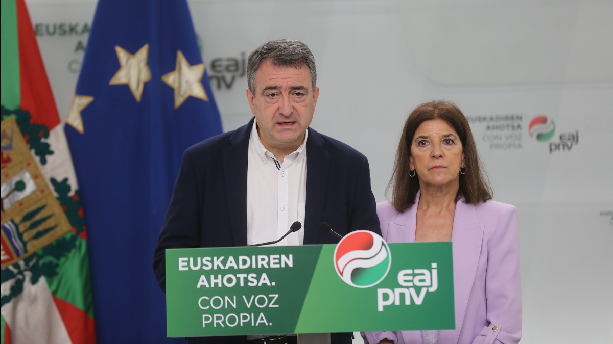23-J Rueda de prensa Aitor Esteban e Izaskun Bilbao