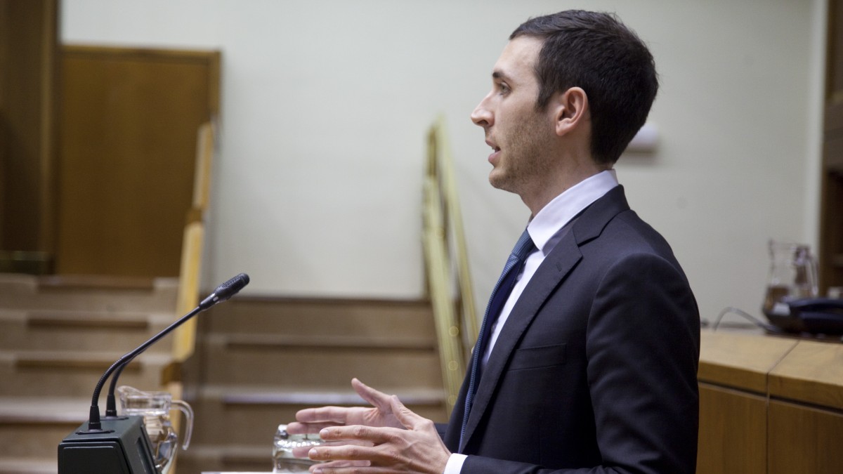 EAJ-PNVk EH Bilduren hipokresia salatu du, kritikatu egiten duelako besteek “155aren PP ustelarekin” adostea, baina ez duelako zalantzarik popularrekin butakak banatzeko orduan