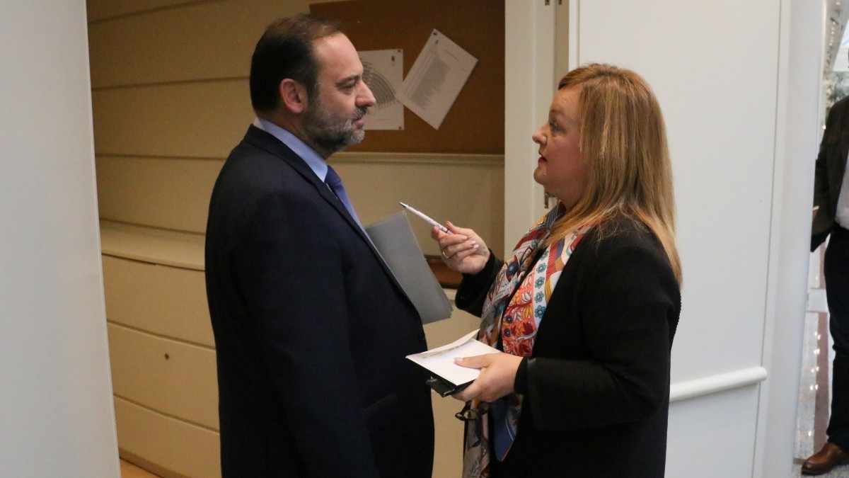 Iparragirre obtiene el compromiso del Ministro de Fomento de continuar con los planes de mejora de la seguridad en las estaciones de tren y pasos a nivel