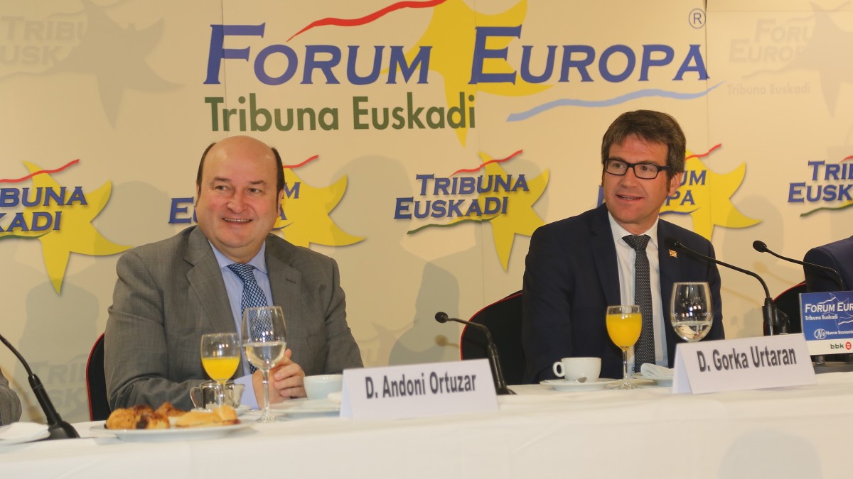 Gorka Urtaranek Gasteizen erakunde egonkortasuna, etorkizun ekonomikoaren bermea eta superhiri izaera nabarmendu ditu
