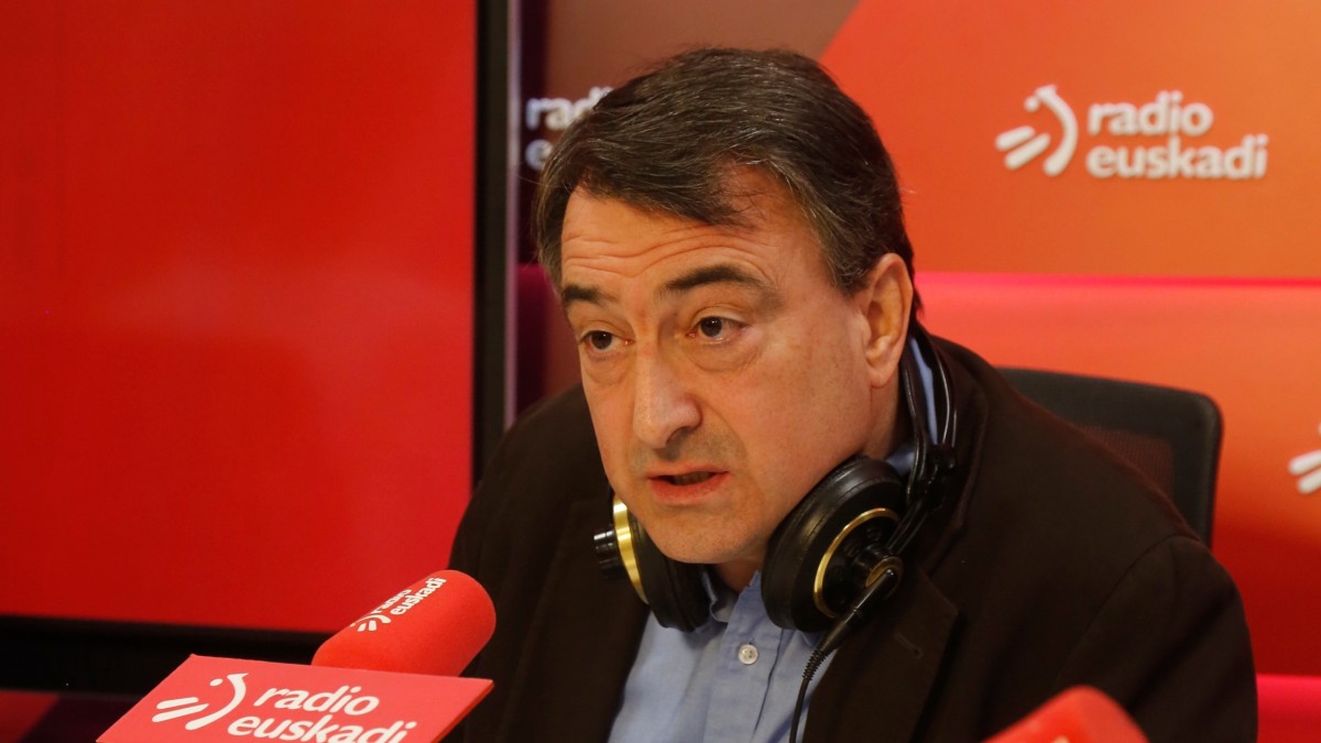 Aitor Esteban destaca la labor de los cinco diputados de EAJ-PNV en beneficio de Euskadi: “Hemos sabido utilizar nuestro peso para lograr una larga lista de acuerdos”