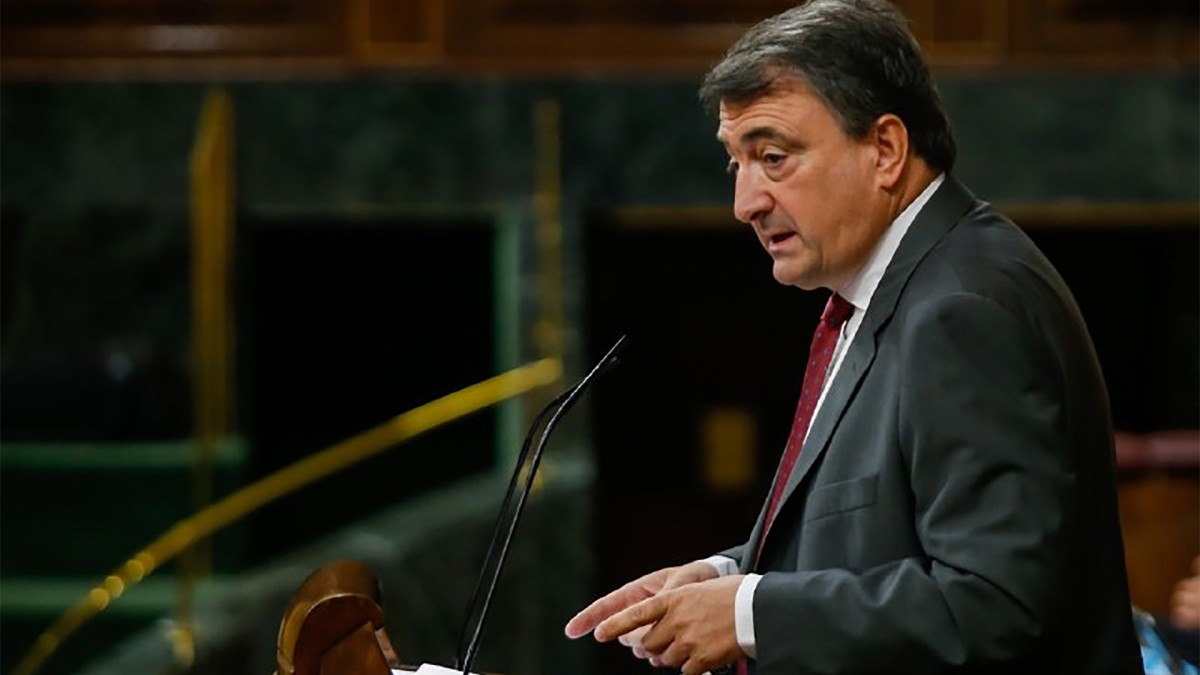 Euskal Taldeak Pedro Sanchezi eskatu dio 