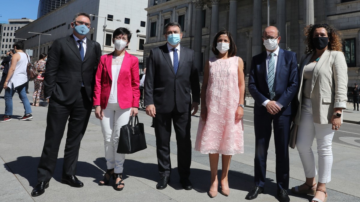Aitor Esteban y Estefanía Beltrán de Heredia participan, en representación de EAJ-PNV, en el acto en recuerdo y homenaje a las víctimas del terrorismo 