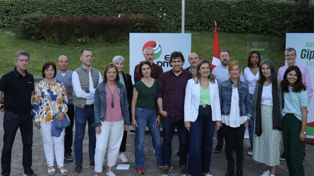 Amaia Erostarbek talde sendoa, konprometitua eta anitza aurkeztu du Oñatik behar duen aldaketari heltzeko eta herria etorkizunera begira jartzeko