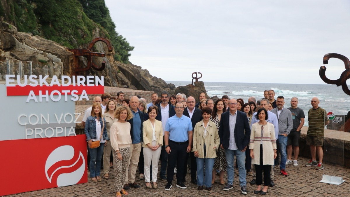 “Hauteskunde hauetan jokoan dugu nork eramango duen euskaldunen ahotsa Madrilera, nork defendatuko dituen gure interesak”, azpimarratu du Maribel Vaquerok