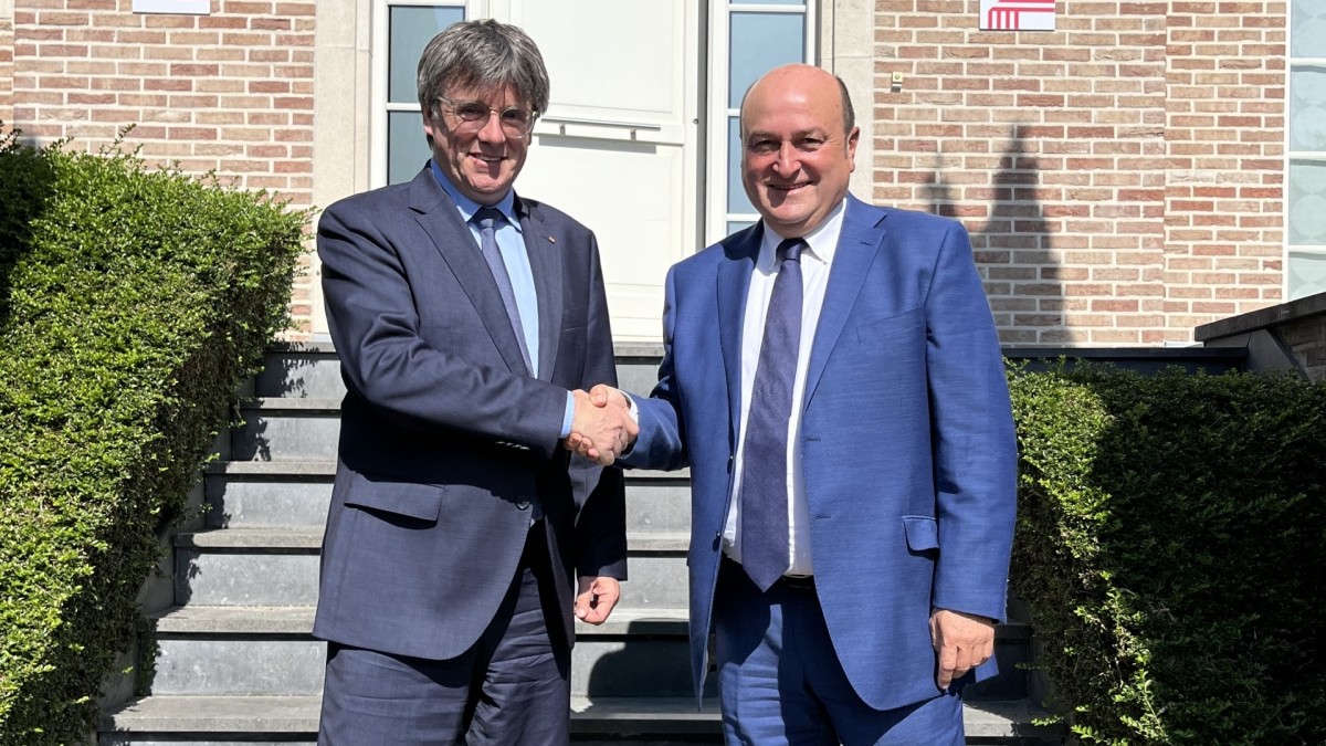 Ortuzar eta Puigdemont president-a Waterloon batzartu dira EAJ-PNV eta Junts-en arteko harremanak estutzeko eta U-23az geroztik Espainiar Estatuan sortu den panorama politikoa aztertzeko