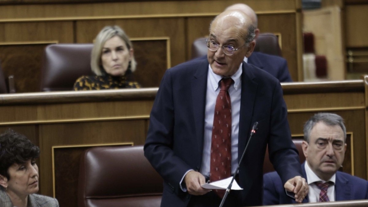 El Grupo Vasco insta al Gobierno español a fijar protocolos “adecuados” para identificar y repatriar a las personas migrantes fallecidas en tránsito en el mar y evitar el lucro de mafias 