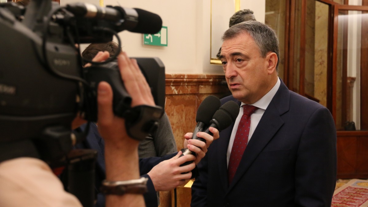 Euskal Taldeak begi onez hartu du EAJ eta PSE arteko ituna betez Eusko Jaurlaritza eta Espainiako Gobernuaren arteko Aldebiko Lankidetza Batzordearen lehen bileraren emaitza