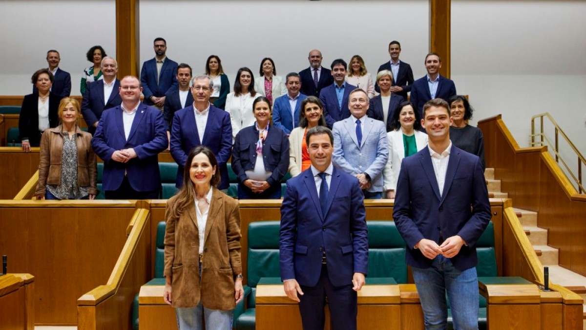 EAJ-PNVk eta PSE-EEk ekimen bat bultzatu dute Eusko Legebiltzarrean EBk eta Ukrainak inbasioaren amaierari buruzko edozein negoziaziotan parte har dezaten eskatzeko