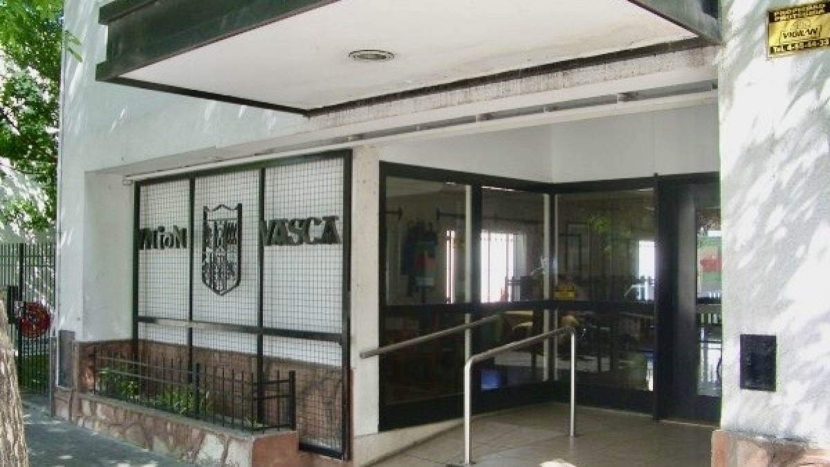 EBBk eta Euskadiz kanpoko Argentinako Erakundeak alderdikide jeltzaleak deitu dituzte Bahía Blancako Euskal Etxeari laguntzeko dirua biltzera    