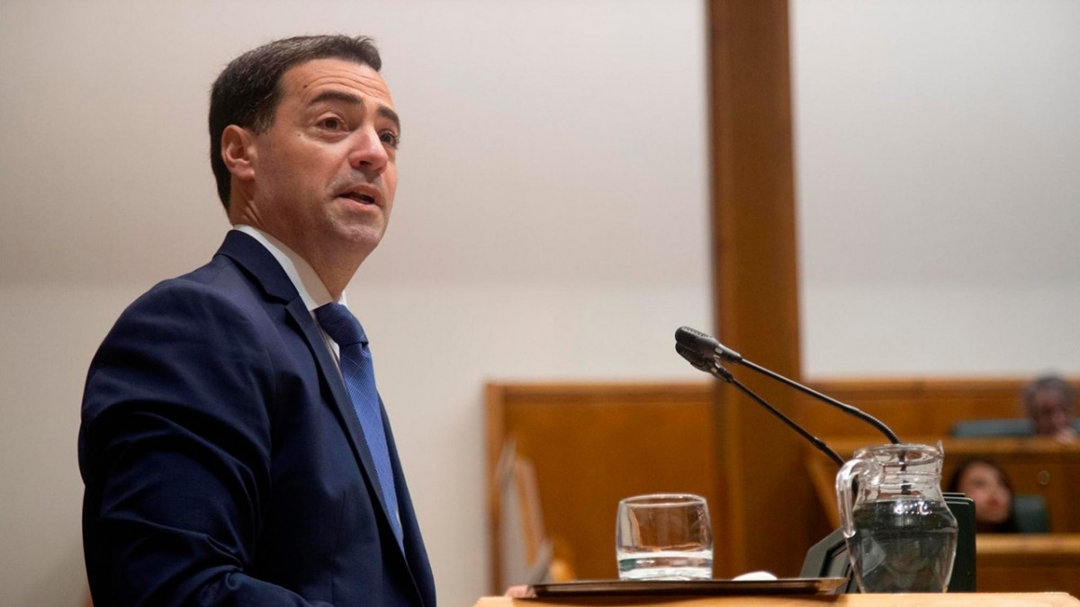 El Lehendakari Pradales propone impulsar en el Parlamento Vasco una ponencia para la “mejora de la calidad democrática”