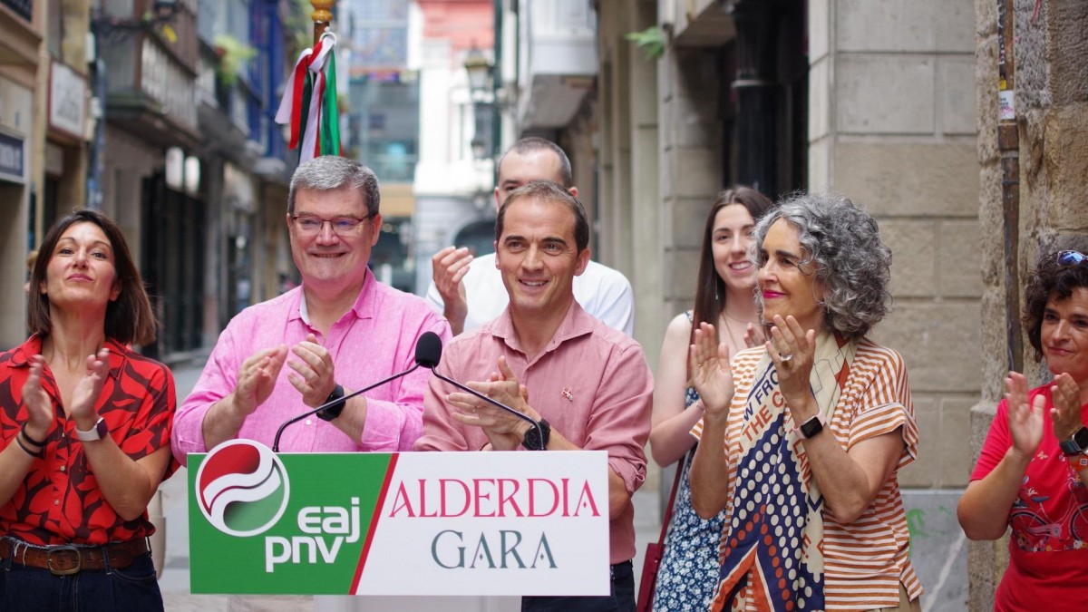 Iñigo Ansola: “Ikurrina mehatxuei aurre egiteko tresna baino askoz gehiago da, pentsatzeko eta egiteko modua dakarkigu gogora, nortasun bat, izateko modu bat”