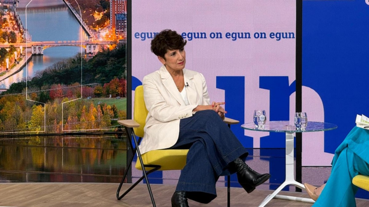 Vaquerok ziurtatu du Sánchezi ere “desgastea” ekarriko litzaiokeela “aurrekontuak ez aurkeztea”  