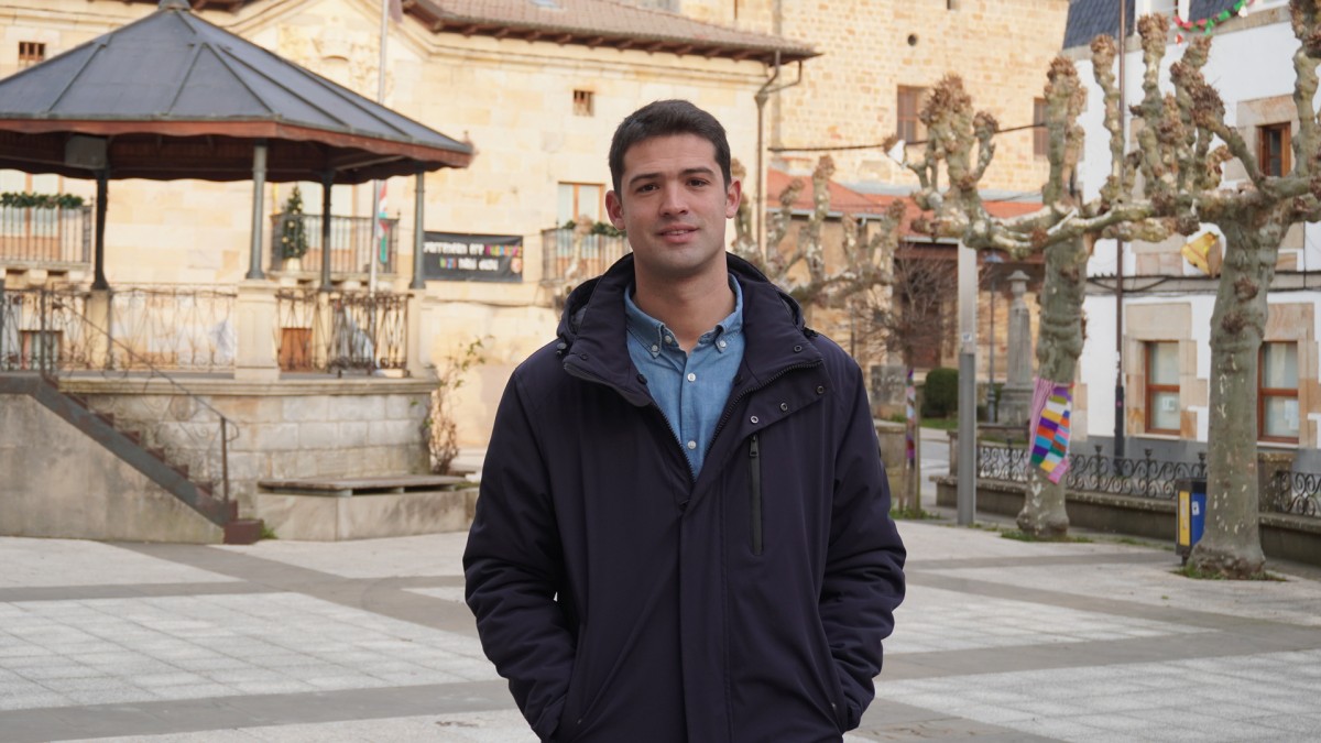 EAJ-PNVk azpimarratu du Lehendakaria herritarren benetako kezketan buru-belarri ari dela lanean, Madrilgo zarata Euskadira ekarri nahi duen oposizioaren aurrean 