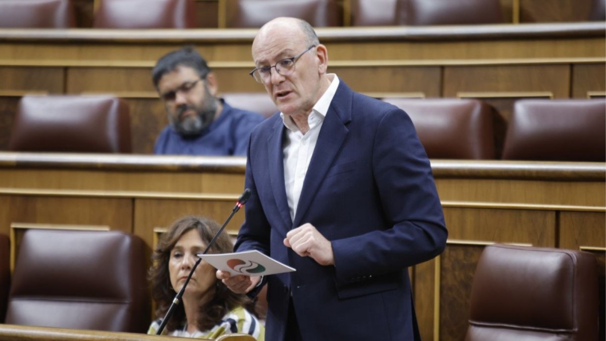 Euskal Taldeak Osasun ministro andreari deitoratu dio Esparru-Estatutua kontsentsurik gabe onetsi izana: 