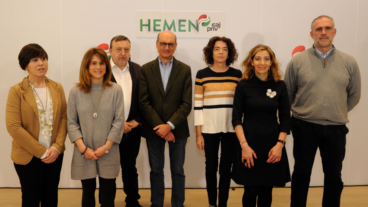 José Antonio Suso, Almudena Otaola, Mikel Legarda. Arabako Senatu eta Kongresurako hauteskundeen EAJ-PNV ren hautagaitzen aurkezpena
