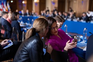 Oihane Agirregoitia Parisen Demokraziaren eta Askatasunen alde egin den Gailurrean