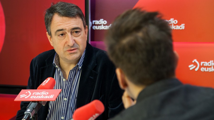 Aitor Esteban acusa a PP y Ciudadanos de blanquear a VOX y advierte de que si se recentraliza la educación 