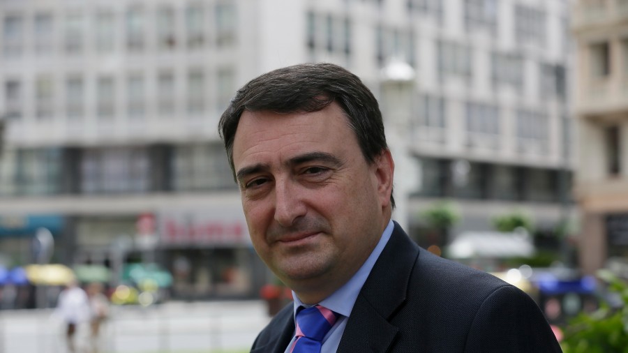 Aitor Estebanek ohartarazpen argia egin dio Gobernuari: “Osoko zuzenketa ez dago baztertuta, ezin da gauza lortutzat jo EAJk Aurrekontuak babestea” 