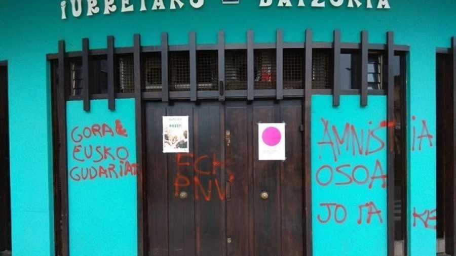 Areatza, Zeanuri, Iurreta eta Portugaleteko Batzokietan egin diren pintadak salatu ditu BBBk 