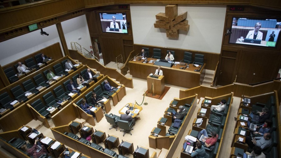 EAJ-PNVk Eusko Legebiltzarrean irekitako elkarrizketa eta akordio garaia txalotu du, lau lege onartu baitira