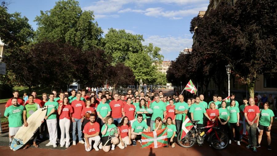 Esteban reivindica el reconocimiento de la oficialidad de las selecciones vascas de pelota y surf, y avanza que seguirá “reclamando que se den los pasos necesarios para que la presencia internacional de Euskadi en el deporte sea una realidad”