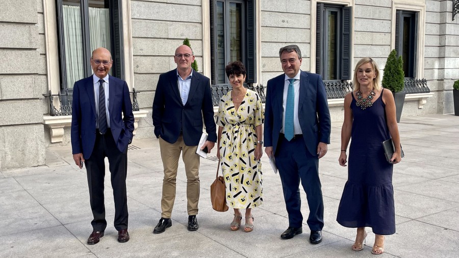 Euskal Taldeak ospatu du, EAJ-PNVrekin adostutako akordioa betez, Jundizko terminal intermodal eta logistikoaren garapenean aurrera egiteko urratsak ematen ari direla  