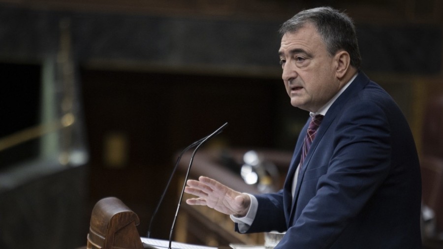 Estebanek Sanchezi ohartarazi dio Euskal Taldeak “planto” egingo duela Espainiako Gobernua babesten duten alderdi batzuek beren agenda inposatu nahi badute: “Gu Euskal herritarren zerbitzura baino ez gaude”
