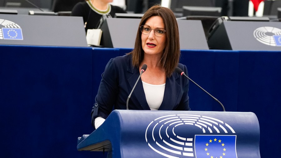 Oihane Agirregoitia pide una actuación rápida para apoyar al sector del acero y el metal, y la Comisión Europea admite que es urgente