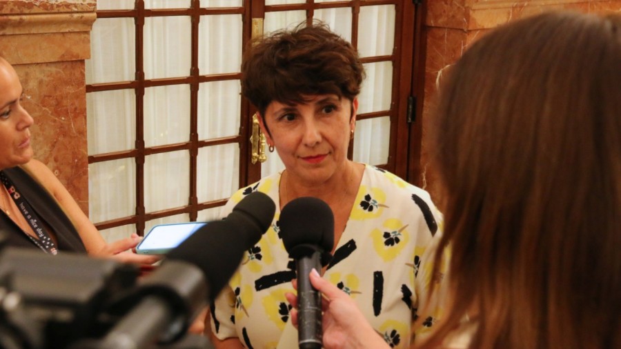 Euskadik langabeziaren kudeaketa bere gain har dezan adostu den akordioa ospatu du Maribel Vaquerok: 