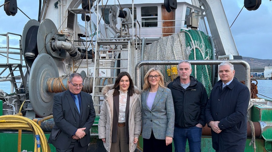 Oihane Agirregoitia respalda al sector pesquero irlandés ante el recorte de cuota de verdel y traslada que la preocupación es compartida por la flota vasca