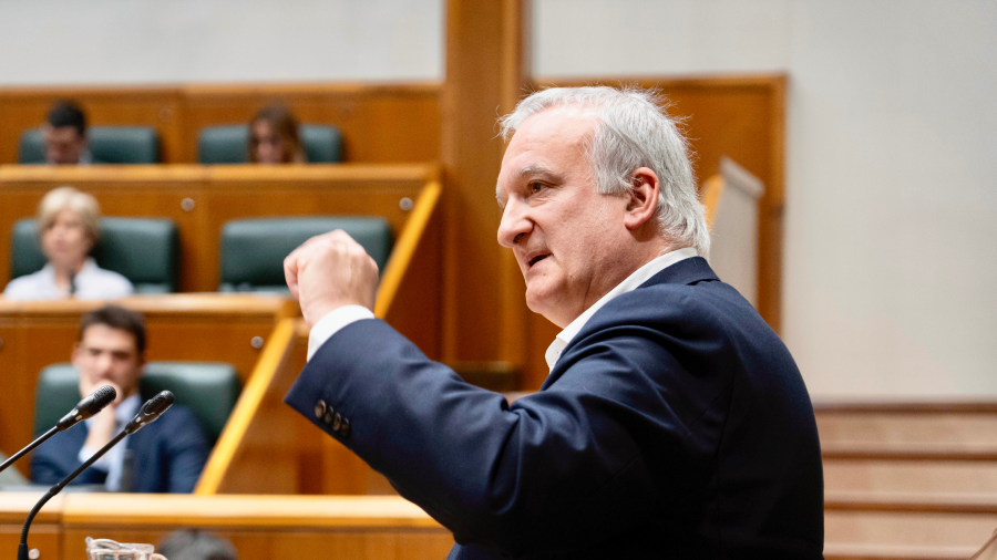 EAJ-PNV celebra el histórico acuerdo en el Parlamento Vasco para pedirle al Estado que reconozca su papel en el 3 de marzo de Vitoria-Gasteiz