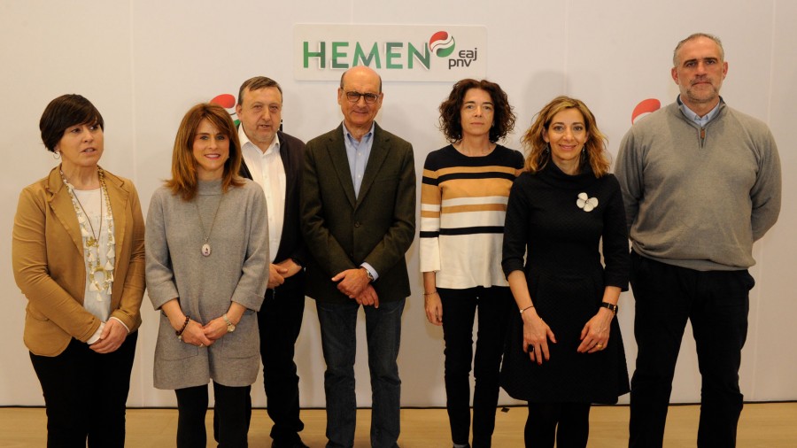 José Antonio Suso, Almudena Otaola, Mikel Legarda. Arabako Senatu eta Kongresurako hauteskundeen EAJ-PNV ren hautagaitzen aurkezpena